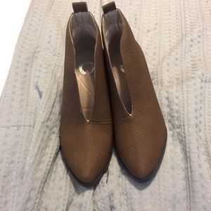 Front slit brown booties